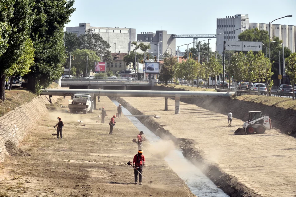 Cleaning up of the Vladayska river bed